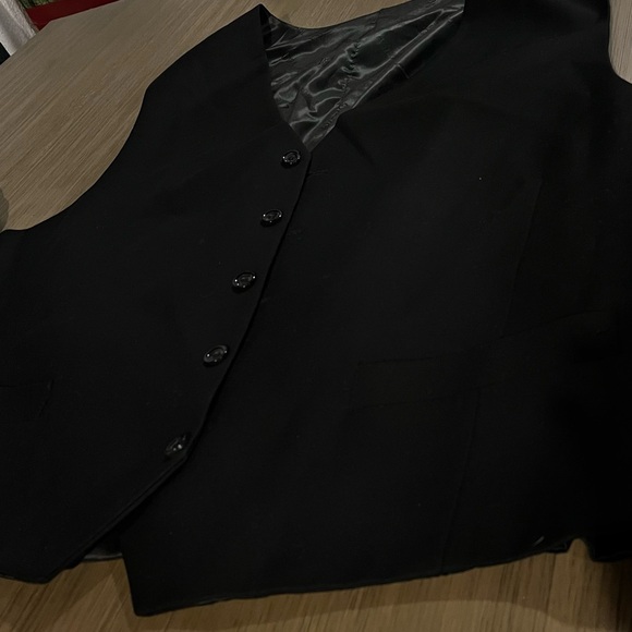 Men’s Three Piece Suit - Picture 7 of 11